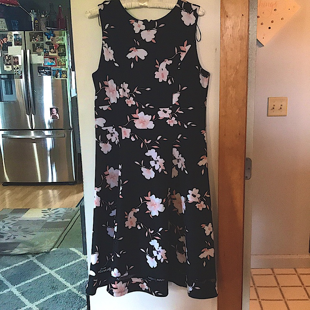 Liz Claiborne, size 10, beautiful summer dress